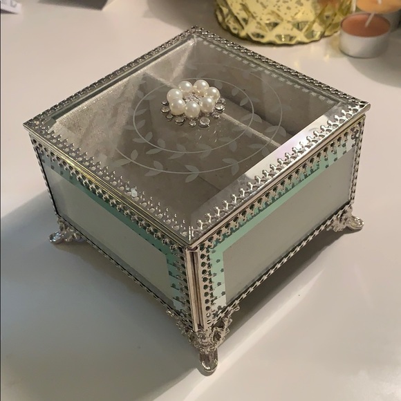 Tahari Jewelry - NEW Tahari crystal Jewelry Box